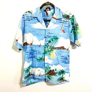 Hilo Hattie Light Blue Tropical Print Shirt Blue Sky Hawaii vintage small